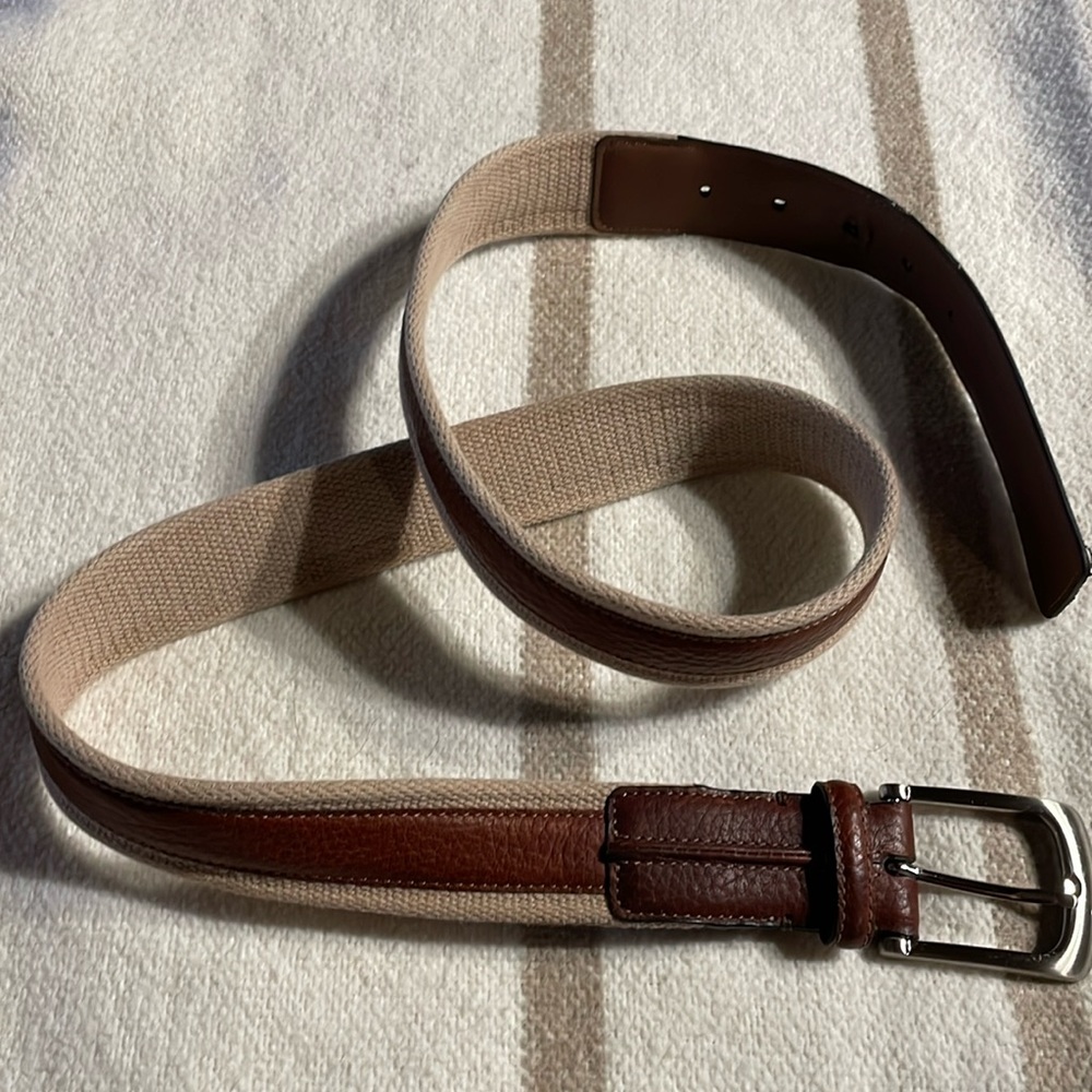 Men’s two tone belt.